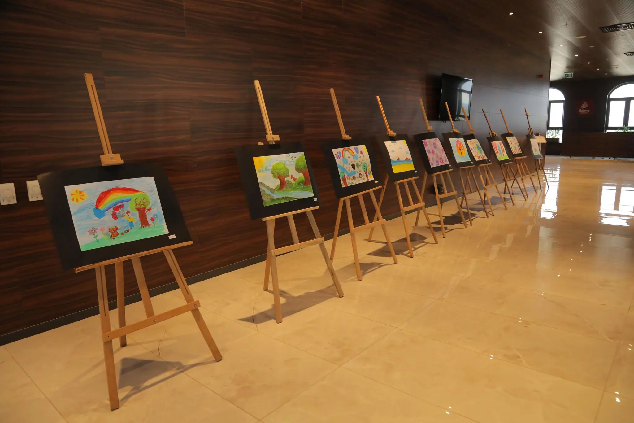 EDİRNE BELEDİYESİ 23 NİSAN ŞENLİĞİ RENKLİ GÖRÜNTÜLERE SAHNE OLDU galeri görseli